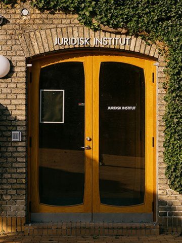 Indgang til Juridisk Insitut